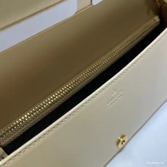 First bag ru Chain Gucci Wallet 0522